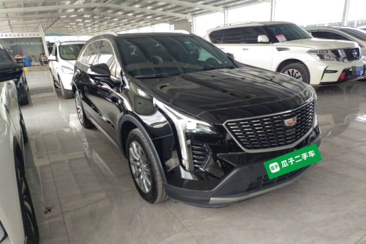 Used Cadillac XT4 2022 28T Two-Wheel-Drive Luxury Version Front Right 45 Deg
