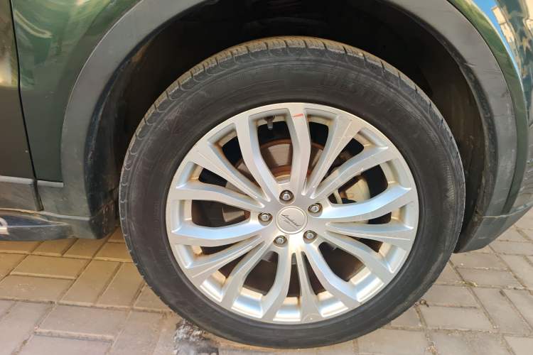 Used Land X7 2015 2.0T Panoramic Prestige Edition
