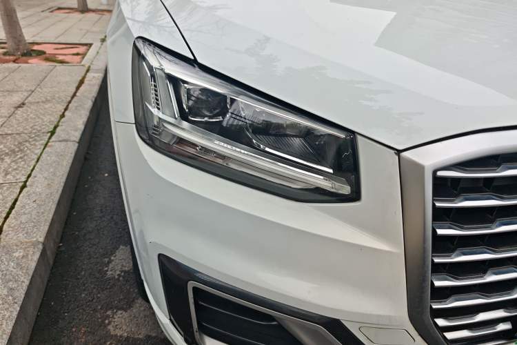 Used Audi Q2L 2020 35 TFSI Fashionable and Elegant Model Right Front Headlight