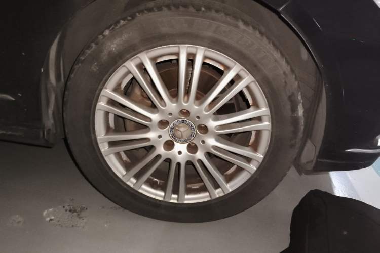 Used Mercedes-Benz E-Class 2012 E 300 L Elegant Model Right Front Wheel Hub