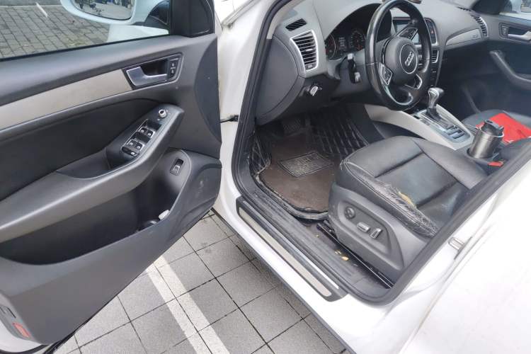 Used Audi Q5 2016 40 TFSI Trendy Edition Driver Seat