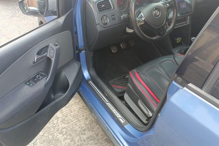 Used Volkswagen Polo 2014 1.6L Cross Polo Manual Driver Seat