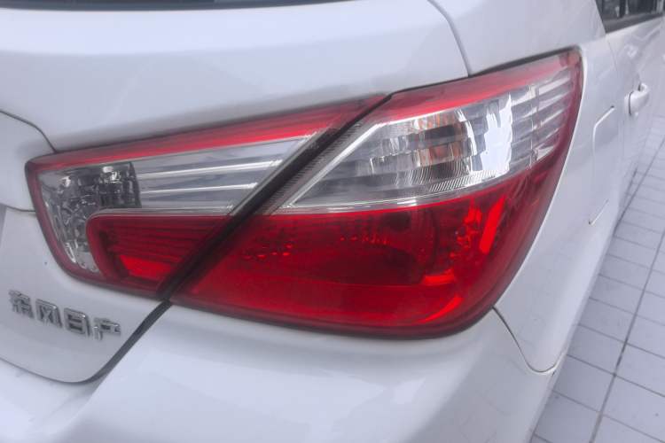 Used Venucia R50 2016 1.6L Automatic Elite Edition
