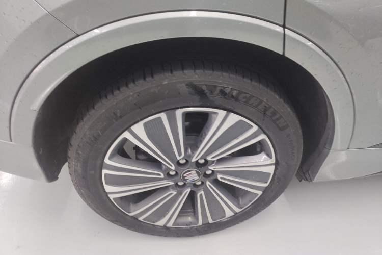 Used Buick E5 2023 Zhixiang Standard Range Edition Right Rear Wheel Hub