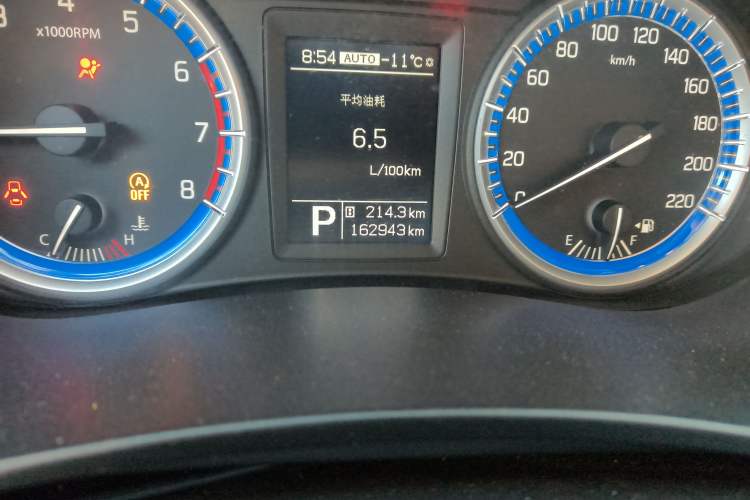 Used Suzuki S-Cross 2015 1.4T Automatic 4x4 Prestige Model Odometer Close Up