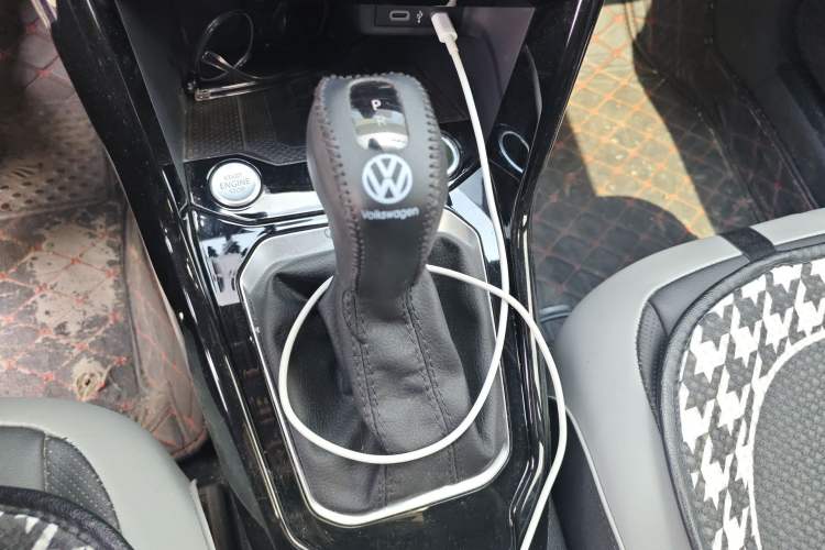 Used Volkswagen T-ROC 2023 300TSI DSG Two-Wheel-Drive Chen Guang Edition Gear Lever