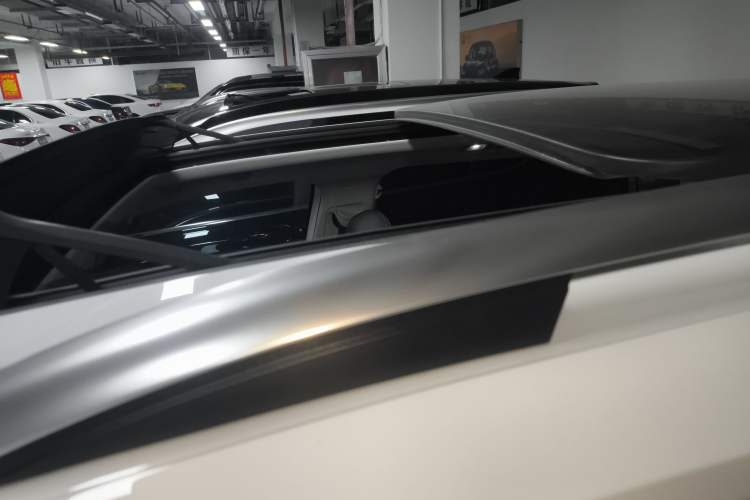 Used Volkswagen Tayron 2022 280TSI Two-Wheel Drive Luxury Smart Connectivity Version
