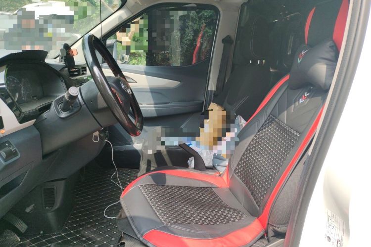 Used SAIC MAXUS EV30 2023 Pure-Electric Smart Logistics Expert with Long Wheelbase—Equipped with CATL Power Battery