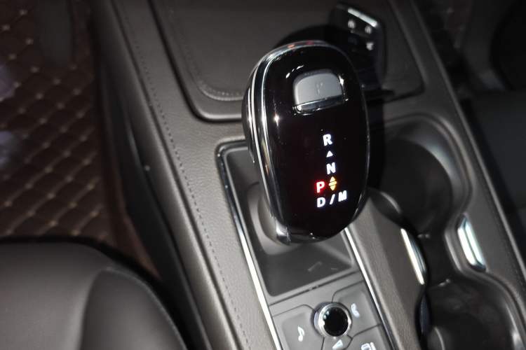 Used Cadillac XT4 2024 28T Two-Wheel-Drive Prestige Version Gear Lever