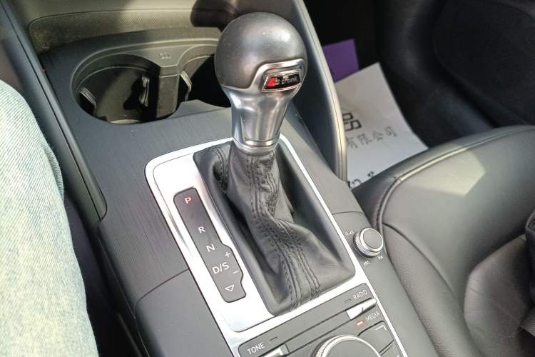 Used Audi A3 2014 Limousine 35 TFSI Automatic Advanced Model Gear Lever