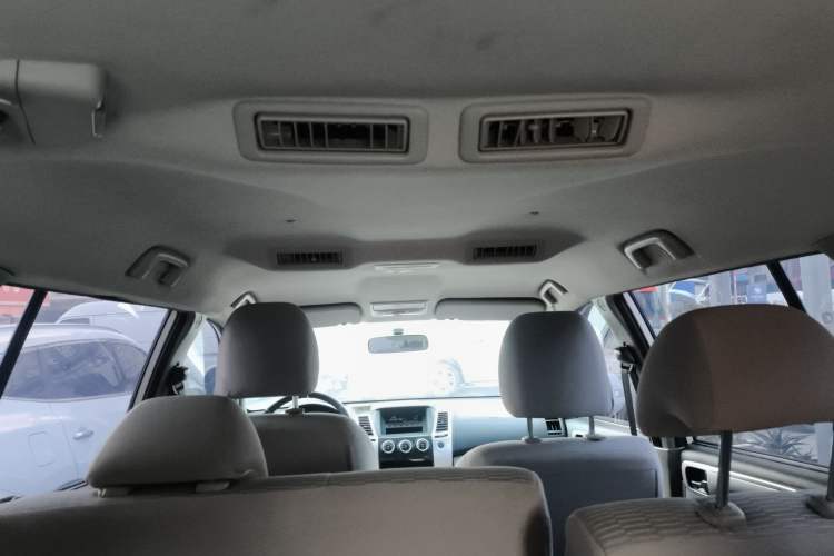 Used Mitsubishi Pajero Sport 2013 2.4L Manual Two-Wheel Drive Comfort Edition Headliner