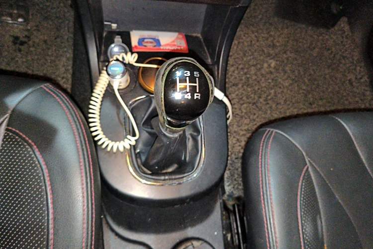 Used Dongfeng Fengon 370 2016 1.5L Manual Standard Edition SFG15-02 7 Seats Gear Lever