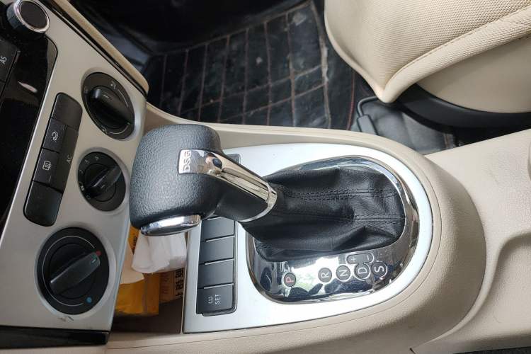 Used Volkswagen Lavida 2011 1.4 TSI DSG Prestige Edition Gear Lever