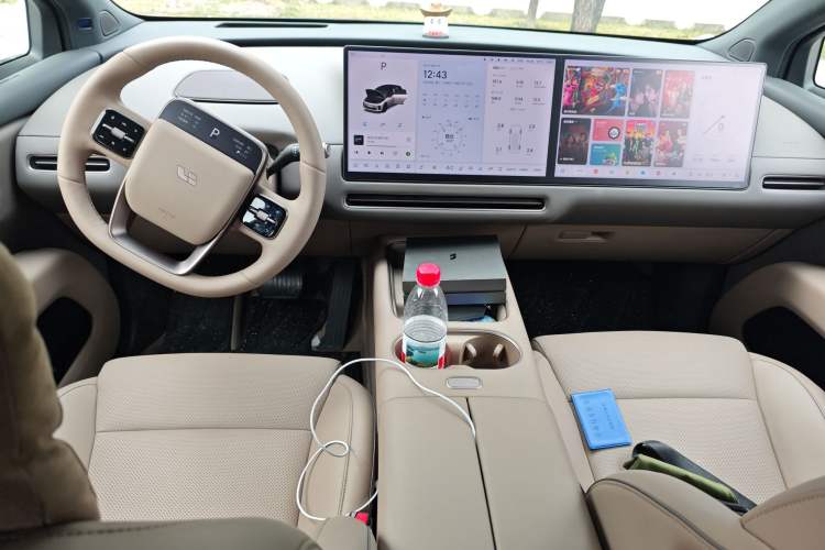 Used Li Auto i6 2025 Model Two-Wheel-Drive Standard Type
