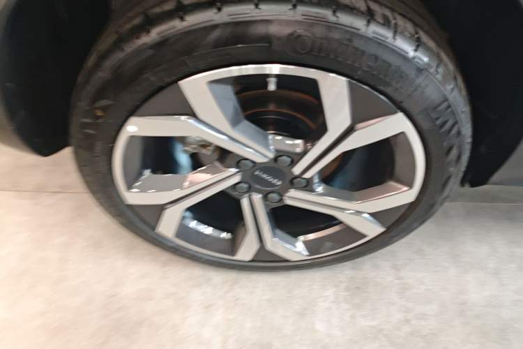 Used Lynk & Co 06 2025 Renew 1.5T Halo Right Rear Wheel Hub