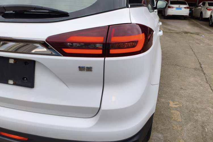 Used Geely Auto Emgrand X7 Sport 2018 1.8TD Automatic Two-Wheel Drive Smart Connect 4G Internet Edition
