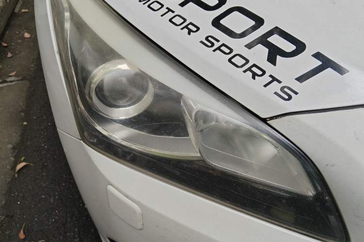 Used Hyundai Mistra 2014 1.8L Automatic Deluxe DLX Model Right Front Headlight