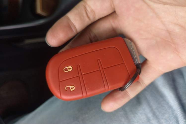 Used Dodge Journey 2013 2.4L Two-Wheel Drive Luxury Version