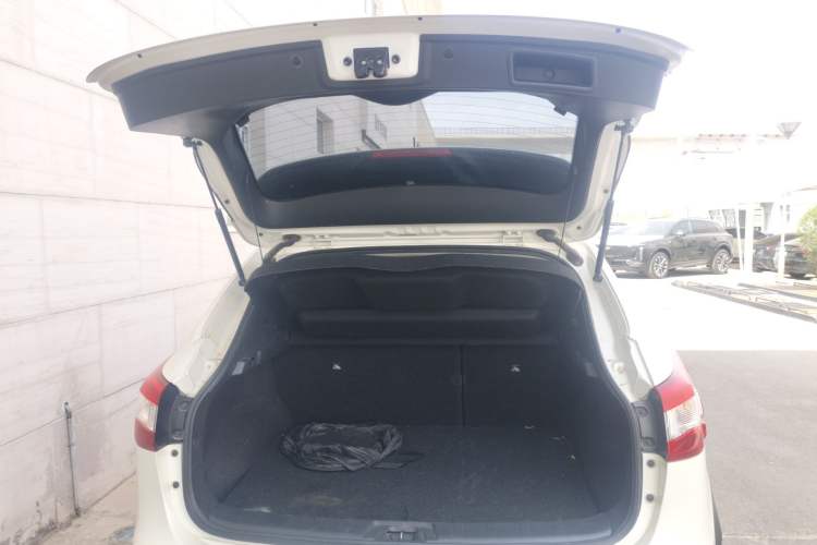 Used Nissan Qashqai 2016 2.0L CVT Elite Edition Trunk