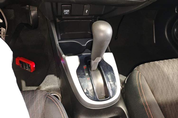 Used Honda Fit 2018 1.5L CVT Trendy Sports Edition Gear Lever