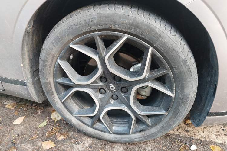 Used CHANGAN NEVO A07 2024 All-Electric "True Fragrance" Edition 710 Flagship Model Right Front Wheel Hub