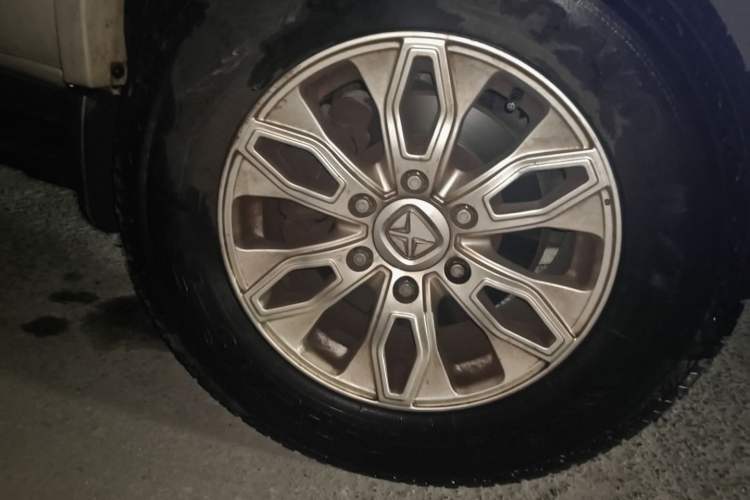 Used JMC Yusheng S350 2013 2.4T Automatic 2WD Diesel Luxury Edition 5 Seats