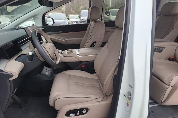 Used XPeng X9 2025 740 Ultra-Long Range Max