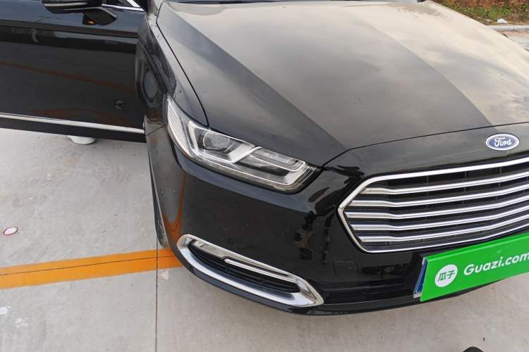 Used Ford Taurus 2015 EcoBoost 245 Luxury Model Right Front Headlight