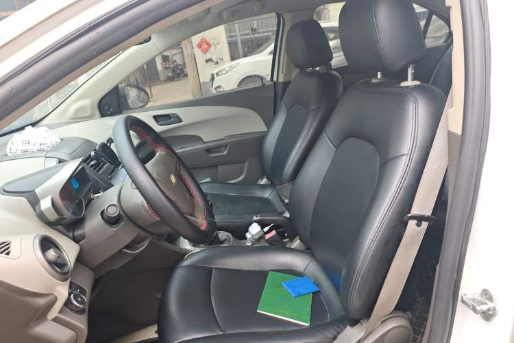 Used Chevrolet Aveo Sonic 2011 Sedan 1.4L MT SL