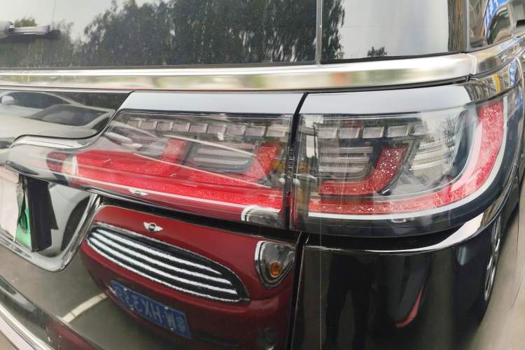 Used VOYAH Dream 2025 EV Four-Wheel Drive Excellence Kunpeng Edition