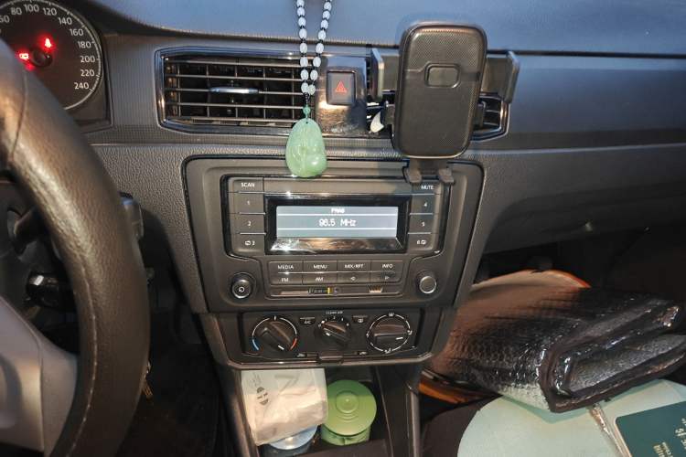 Used Volkswagen Santana 2016 1.4L Manual Fashion Edition Audio And AC Panel