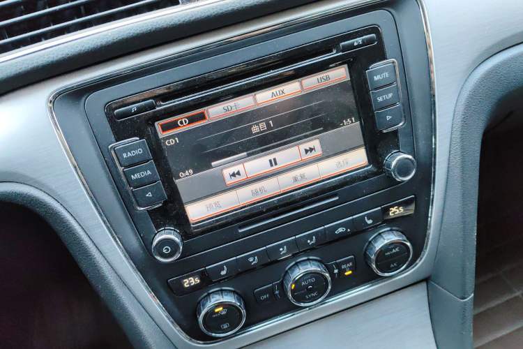 Used Volkswagen Passat 2013 1.8TSI DSG Prestige Edition Audio And AC Panel