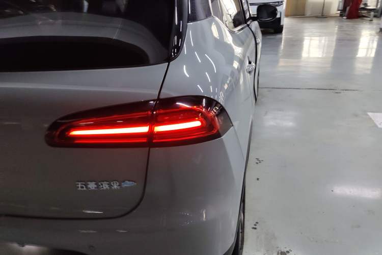 Used Wuling Bingo PLUS 2024 330 km Range Five-Seater Version
