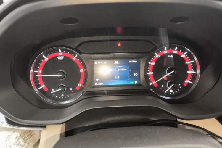 Used SAIC MAXUS Xintu V90 2020 2.0T AMT Yunjie Edition Front-Wheel Drive Rear Single Tire Short Wheelbase High Roof 6-Seater
