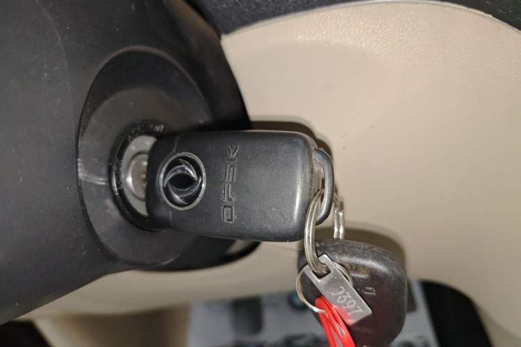 Used Dongfeng Fengon 370 2016 1.5L Manual Standard Edition SFG15-05 7 Seats
