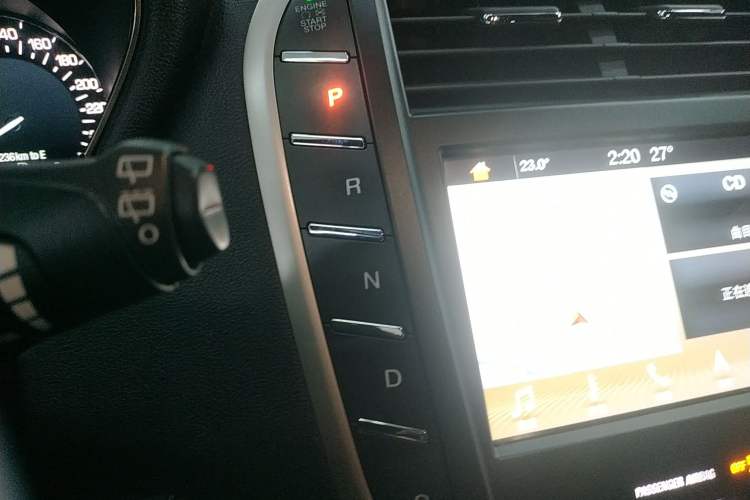 Used Lincoln MKC 2017 2.0T Two-Wheel-Drive Luxury Edition
