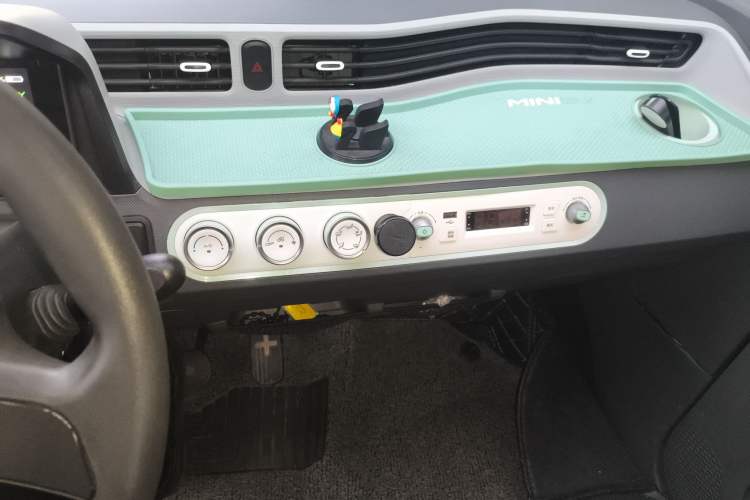 Used Wuling Hongguang MINIEV 2021 Macaron Fashion Model Lithium Iron Phosphate Audio And AC Panel