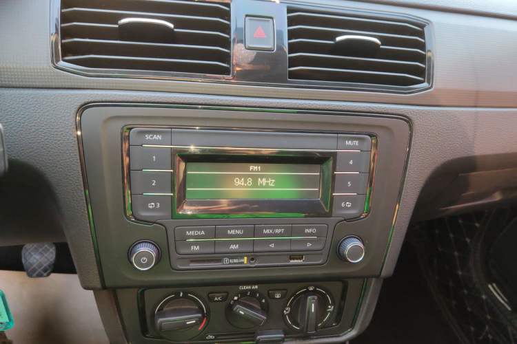 Used Volkswagen Santana 2021 1.5L Manual Fashion Edition Audio And AC Panel