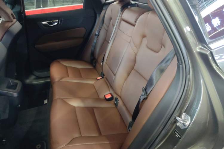 Used Volvo XC60 2019 T5 4x4 Smart Edition China VI Standard
