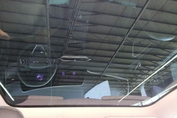 Used Venucia V DD-i 2023 110km iT Version Headliner