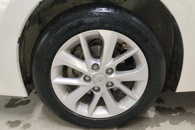 Used Toyota Corolla 2014 1.6L CVT GL-i Left Front Wheel Hub