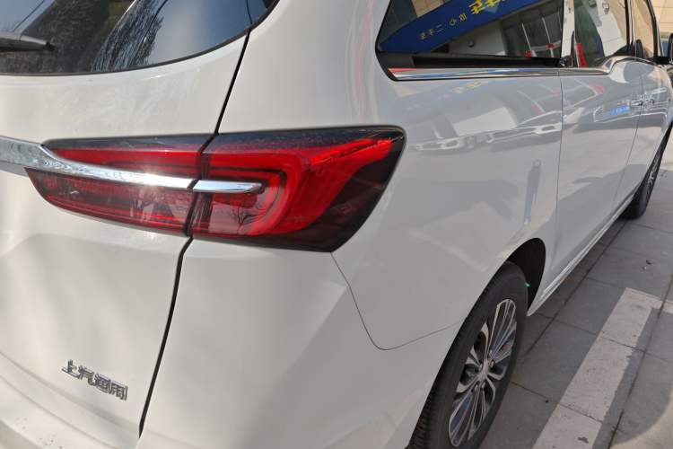 Used Buick GL8 2023 Facelifted Land Cruiser Executive Luxury Version
