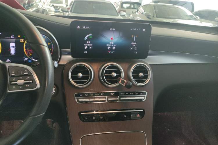 Used Mercedes-Benz GLC 2022 Facelifted GLC 300 L 4MATIC Luxury Edition
