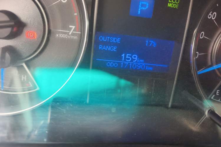 Used Toyota Fortuner 2016 2.7L Middle East Version Odometer Close Up