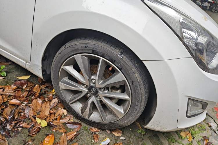 Used Hyundai Elantra (5th Generation / Langdong) 2015 1.6L Automatic Leading Model Right Front Wheel Hub