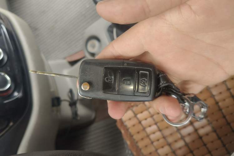 Used FORTHING Lingzhi 2016 M3L 1.6L 7-Seater Comfort Model Vehicle Key