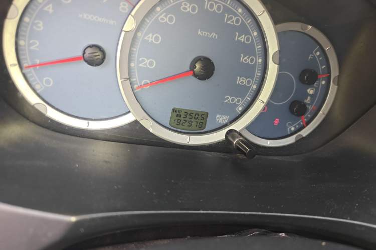 Used Mitsubishi Zinger 2011 2.0L Manual Transmission Luxury Version Odometer Close Up