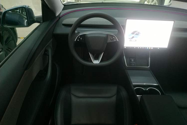 Used Tesla Model Y 2025 Rear-Wheel-Drive Version