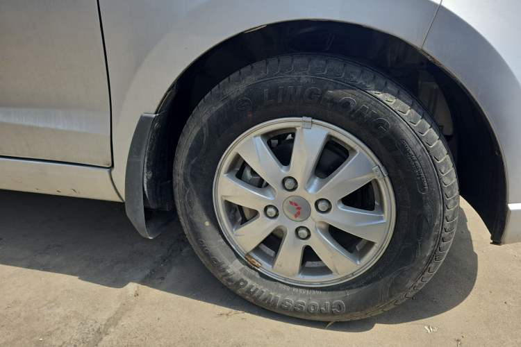 Used Wuling Hongguang 2014 1.5L S Standard Version Right Front Wheel Hub