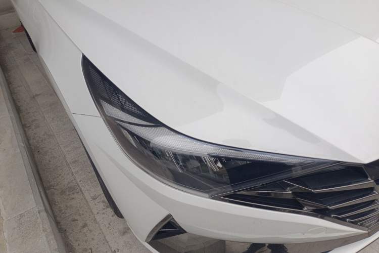 Used Hyundai Elantra 2021 1.5L CVT LUX Prestige Edition Exterior 6